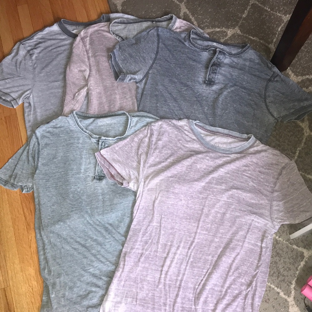 HUGE Lucky Brand 5 pc bundle! Men’s size med tees